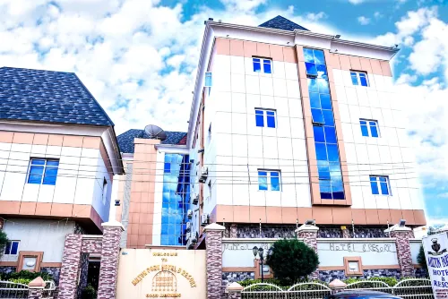 โรงแรมมิลตันพาร์คแอนด์รีสอร์ท - ห้องครัว
