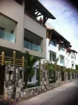 Dodola Lodge Hotels in Pereybere Beach