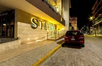 Breathtaking 2 Bedroom, Private Terrace BBQ