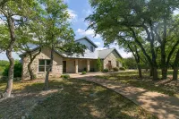 Spicewood Lodge w/Pool, HotTub فنادق في Burnet County