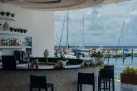 The Bannister Hotel & Yacht Club - bar