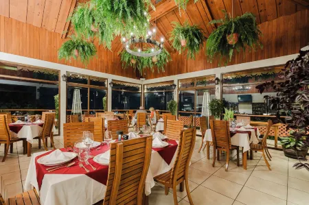 Ficus Sunset Suites Отели рядом с достопримечательностью «San Luis Waterfall»