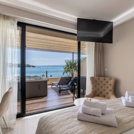 Sea View Luxury Rooms Seven of Nine Отели рядом с достопримечательностью «Торговый центр City Center One Split»