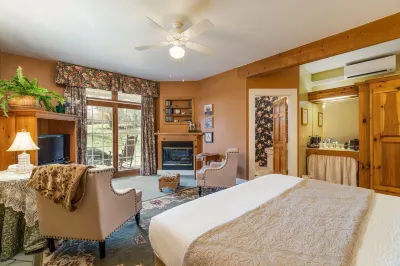 Highland Lake Inn & Resort - Flat Rock Hotels in Flat Rock