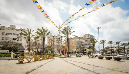 Seaside Escape with Private Patio with Mamad by Sea N' Rent Отели рядом с достопримечательностью «Netanya»