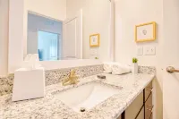Grand Two Bedroom Two Bathroom Apartment with Balcony by the Scholar Hotels in Gainesville