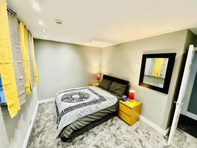 4 Bedrooms Full House Stourbridge Birmingham 라이마켓 쇼핑 센터 주변 호텔