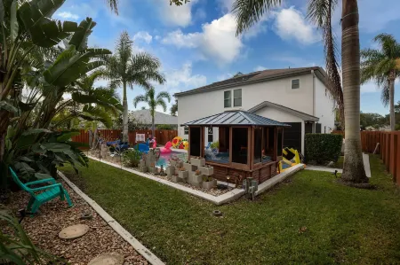 Gorgeous Urban Oasis W/Hot Tub, Heated Pool and Private Movie Theater 3 Bedroom Home by Redawning
