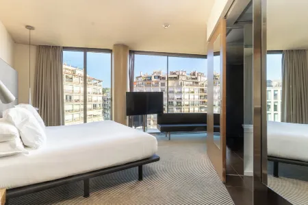 B Hotel