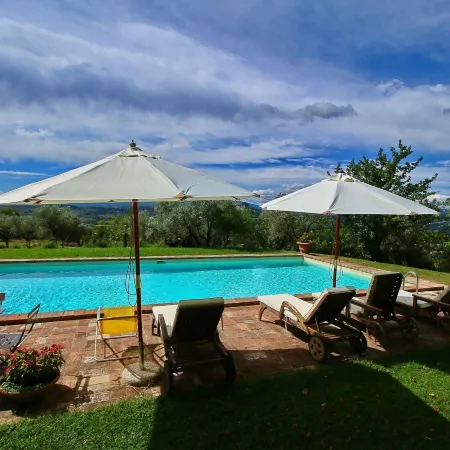 Farmhouse in Todi with Pool & Theater Nearby