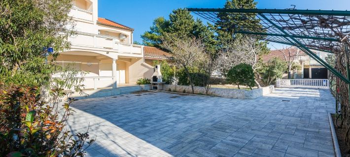 Apartments Medved Hotels in Vir