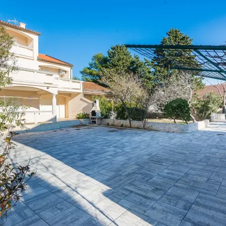 Apartments Medved Hotels in Vir