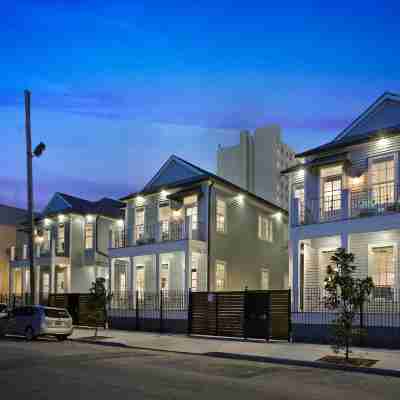 Stunning 4 & 5 BRs w Pool by Hosteeva Hotel Exterior