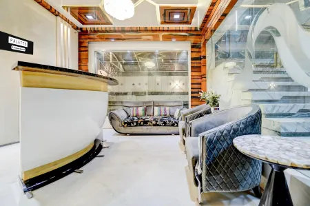 Modern Comfort Stays at Swarop Nagar Kanpur Отели рядом с достопримечательностью «Moti Jheel»