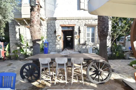 Hotel B House