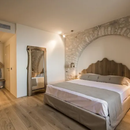 Bassa Maina Villas & Suites
