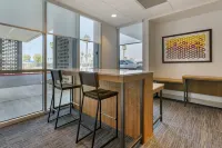 Holiday Inn Express & Suites Phoenix Dwtn - State Capitol