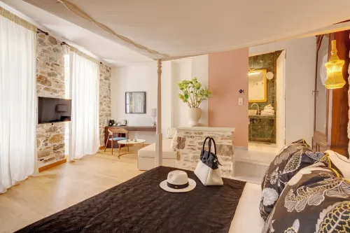 The Nestorian House - Servicios de Traslado