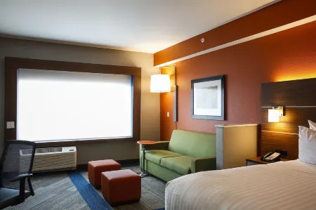 Holiday Inn Express & Suites Louisville Downtown