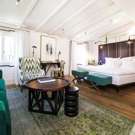 Hotel Cort Отели рядом с достопримечательностью «Старый город»