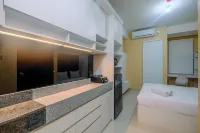 Homey and Comfort Living Studio Apartment Transpark Cibubur Hotels in Cimanggis