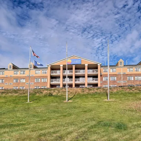 Comfort Inn & Suites Raphine - Lexington Near I-81 and I-64