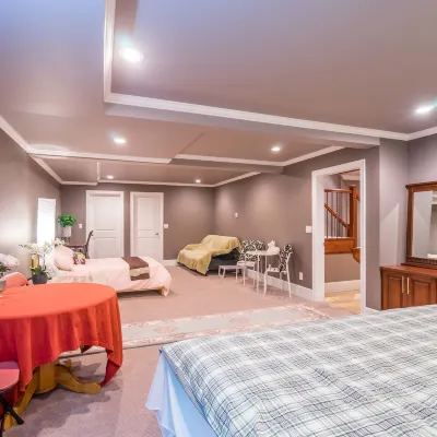 Vancouver Yuelai Guesthouse Hotels near Coquitlam Centre