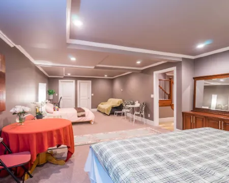 Vancouver Yuelai Guesthouse Hotels in Coquitlam