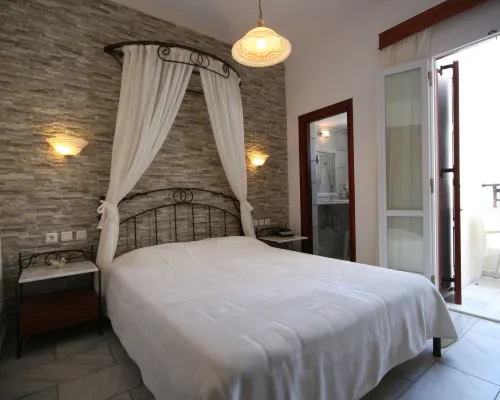 Iliovasilema Hotels near Portara