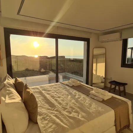 Phaedrus Living: Venus Seaview Lighthouse Villa