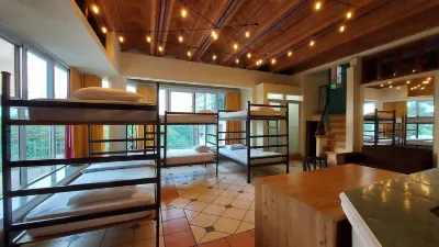 Aurora Express Hotel a 