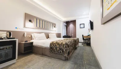 Thomas Albert Hotels near Dendrarium Park