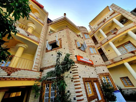 Spring Hotel Luxor Отели рядом с достопримечательностью «Колоссы Мемнона»