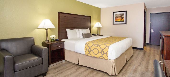 Baymont by Wyndham Phoenix I-10 Near 51st Ave Hotels in Phoenix
