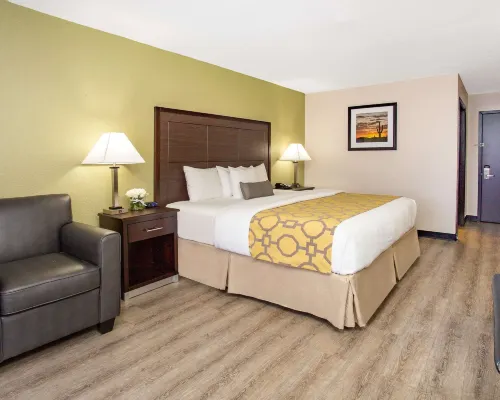 Baymont by Wyndham Phoenix I-10 Near 51st Ave Các khách sạn ở Phượng Hoàng
