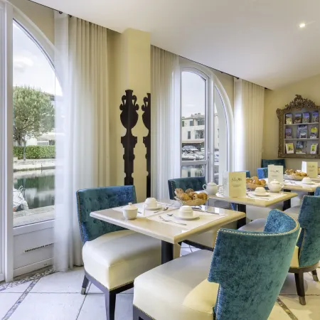 Le Suffren Hôtel
