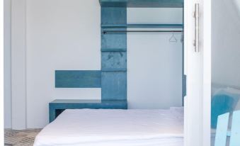 Blue Anchor Lodge & Cafe-Binh Ba Island