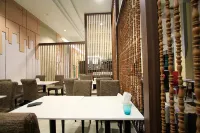 Alvarez Hotel Hotel di Huai Rat