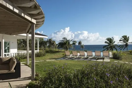 La Bougainvillea Hotel and Villas Отели рядом с достопримечательностью «Mike's beach»