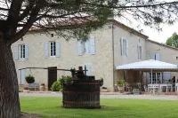 Au Vieux Pressoir Hotels in Condom