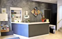 Hotel le Comty Hotels in Montverdun