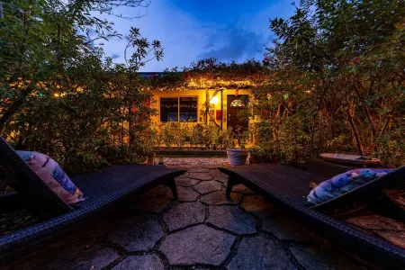 The Desoto - Oceanview Inn Отели рядом с достопримечательностью «FLL Airport Flight Landing View Point»