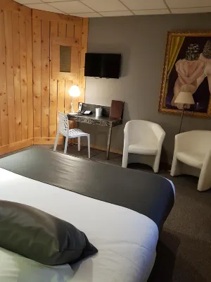 L'Usine Hotels in Pierre-Percee