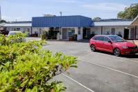 Bali Hi Motel - parking