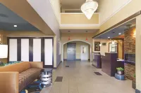 La Quinta Inn & Suites by Wyndham Elizabethtown Hotels in Elizabethtown