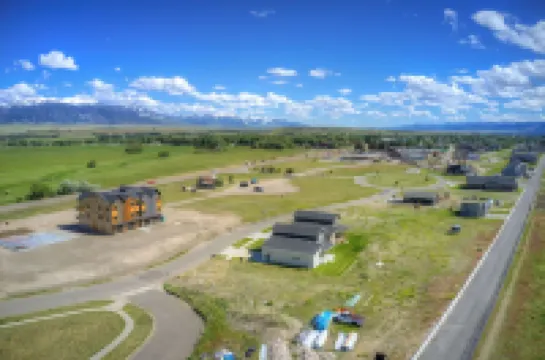 Charming 3-bedroom house with WiFi, AC in serene Ennis Hotels in Ennis