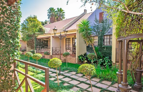 Afrique Boutique Hotel O.R. Tambo - parking