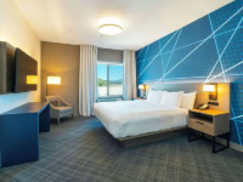 Comfort Suites Hotels in Kelowna
