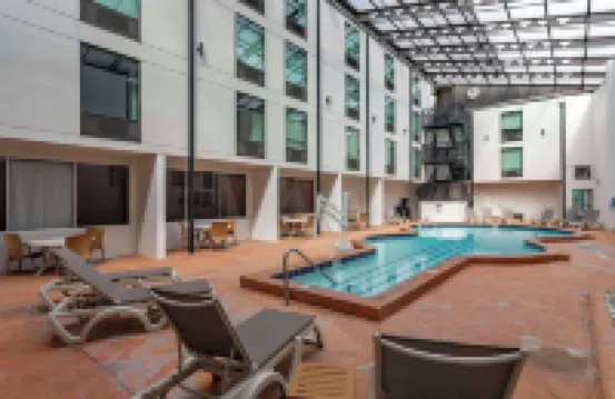 納什維爾市中心 - 體育館舒適套房酒店