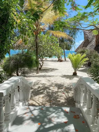 Moonshine Uroa Boutique Hotel